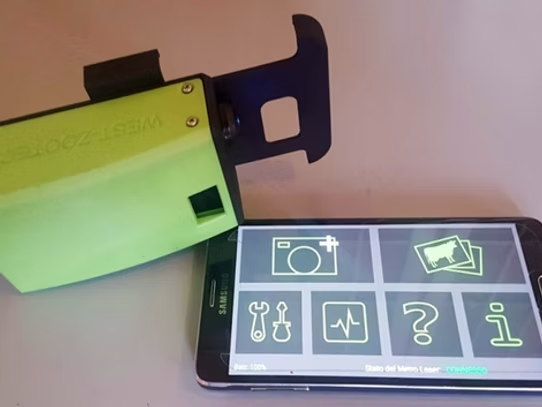 Dispositivo ZOOMETER collegato a uno smartphone con interfaccia di misurazione